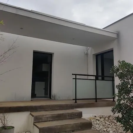 Grand Dans Avec Garage * Nîmes