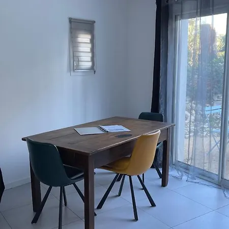 Grand Dans Avec Garage * Nîmes